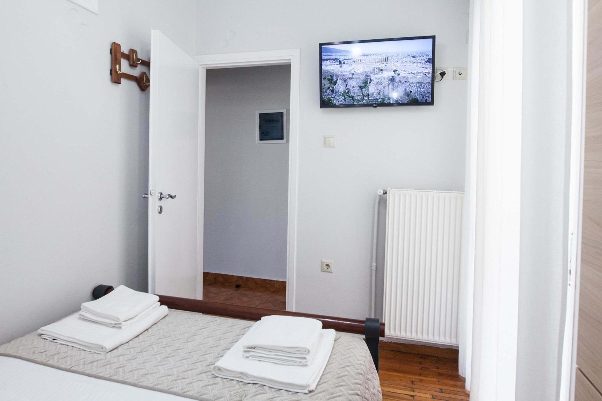 Central 2 Bd Apt With Balcony By Monastiraki アテネ エクステリア 写真