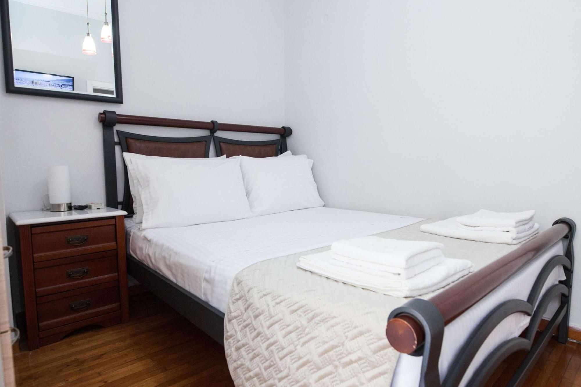Central 2 Bd Apt With Balcony By Monastiraki アテネ エクステリア 写真