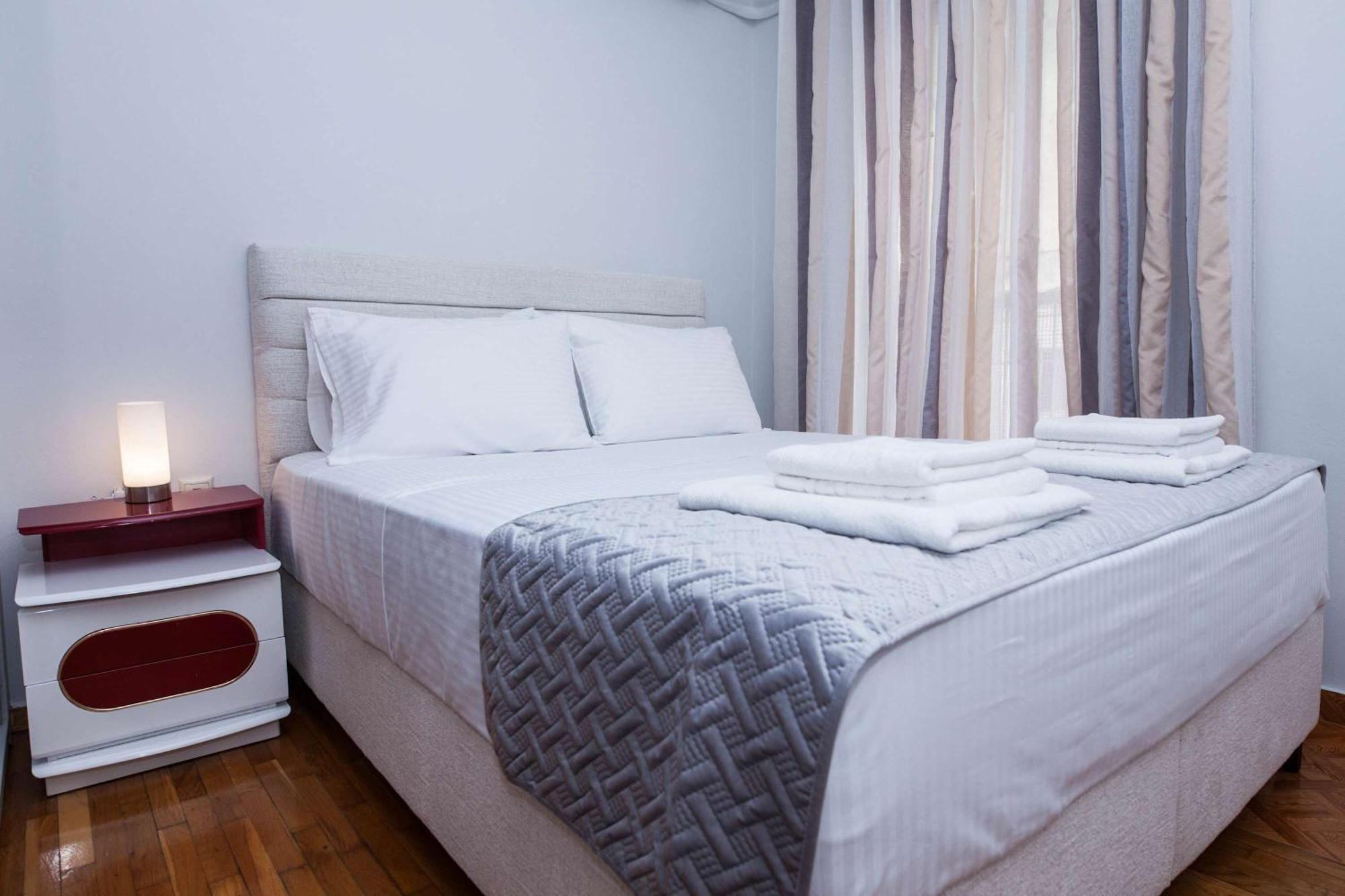 Central 2 Bd Apt With Balcony By Monastiraki アテネ エクステリア 写真
